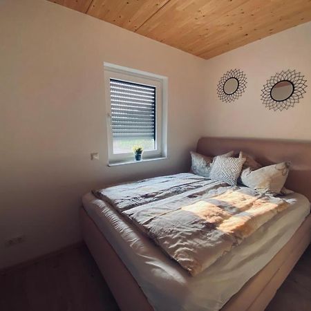 Zimmer M. Eigenem Bad Und Badewanne Direkt Am Wald Amoeneburg Bagian luar foto