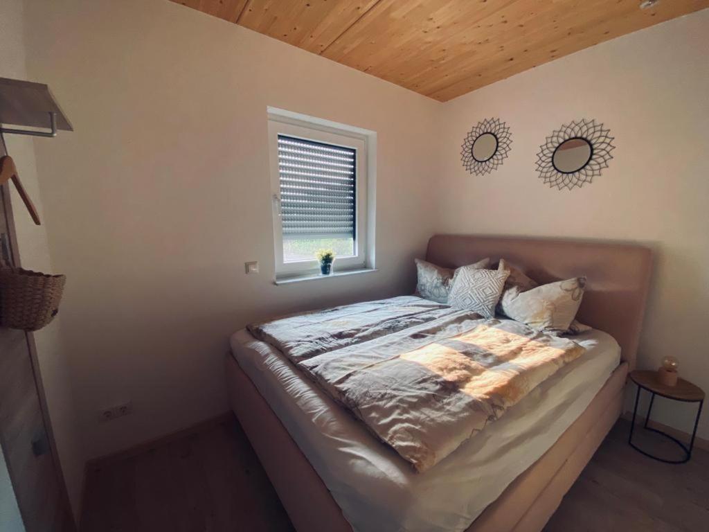 Zimmer M. Eigenem Bad Und Badewanne Direkt Am Wald Amoeneburg Bagian luar foto